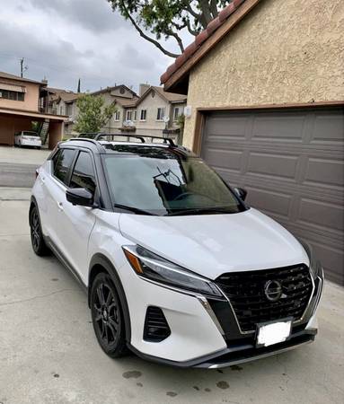 2021 NISSAN KICKS SR CON PORTAEQUIPAJES EN TECHO! POCOS KILÓMETROS! BUENA CONDUCCIÓN! - $11,90063618407846403121