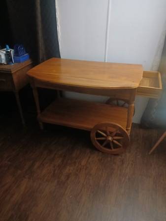 Table with two sides that fold out with 1 drawer very nice 1