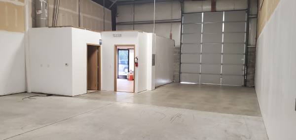 $1,795 / 1500ft2 - 1500 SQFT Industrial Warehouse right off I-84 exit 16 (Wood Village, OR)64038886768386123