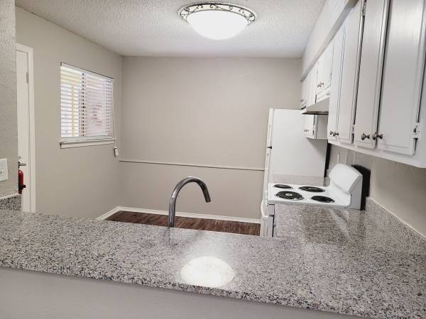 $1,500 / 2br - 1059ft2 - 2Hab 2Baú MUDARSE HOY MISMO! (Hurst)63796326855937124
