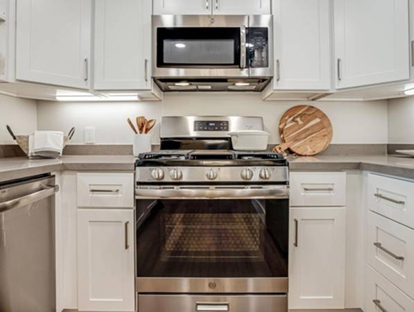 $3,450 / 3br - Elegant Bay Area 3 Bed | Shaker Cabinets & Undercounter Light (Larkfield / Santa Rosa)63622958386177122
