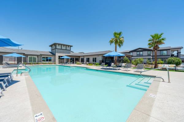 $1,330 / 1br - 668ft2 - Gourmet Chef Kitchen, Dual Vanities, Clubhouse (7601 W Glendale Ave, Glendale, AZ)64024821069186123