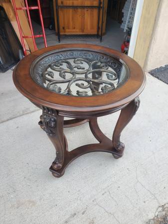 Elegant end table 1