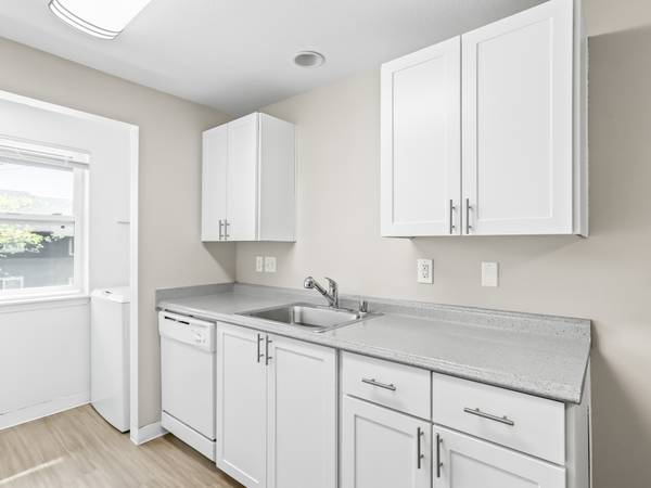$1,545 / 2br - 850ft2 - $500 OFF When You Look & Lease ✨ 2x1 w/ Washer & Dryer In-Unit! (4602 NE 72nd Ave, Vancouver, WA 98661)63777227559043122