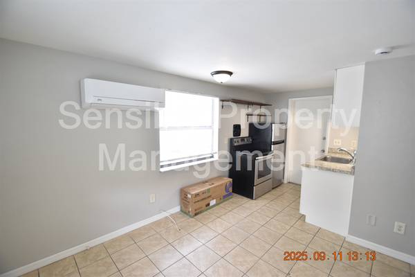 $1,195 / 1br - 403 Milwaukee Ave ~ Dunedin Duplex! ~ (Dunedin)63991084419203124