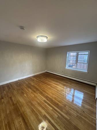 Upper Floor 2br on Selkirk Rd. -Avail. Now- *NO BROKER FEE* 1