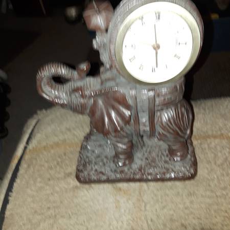 VINTAGE ELEPHANT CLOCK 1