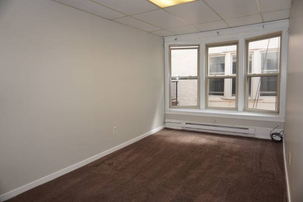 $1,350 / 2br - Closet Space Galore!!🚪👕👠 (Pittsburgh)64013532230914121