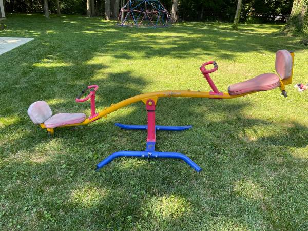 Gym Dandy Spinning Teeter Totter 1