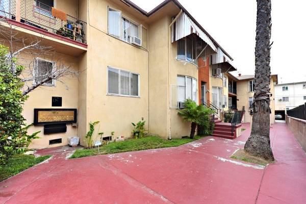 $1,995 / 1br - 800ft2 - hollywood(love pets) GARDENS (LOS FELIZ ATWATER VILLAGE)63700899818369122
