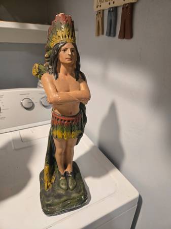 Vintage chalkware Indian chief statue 1