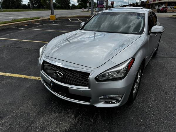 2015 Infiniti Q70 AWD - $10,000 (Crestwood)63618752606595123