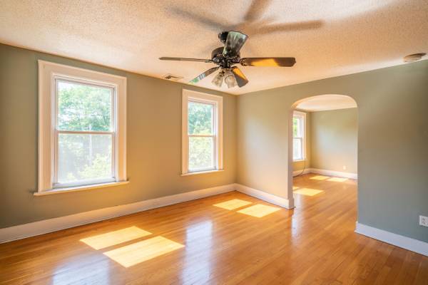 $1,650 / 1br - 850ft2 - Bright Corner 1 Bed in Secure Building w/FREE Heat & HW + Laundry! (New Haven)64010163930371124