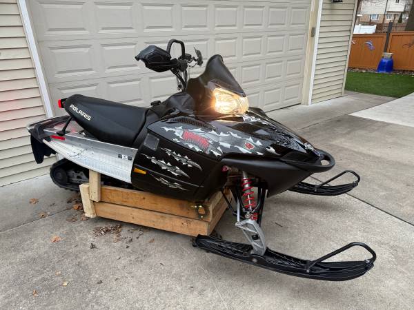2007 Polaris Snowmobile Dragon 700 1