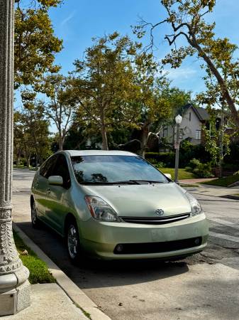 Toyota Prius - Super Gas Saver - Tinted Windows 👌 - $3,19063436936364675122