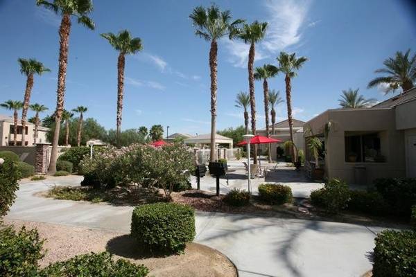 $2,200 / 2br - 1121ft2 - Full Size Washer and Dryer with big closets!63668370993283123