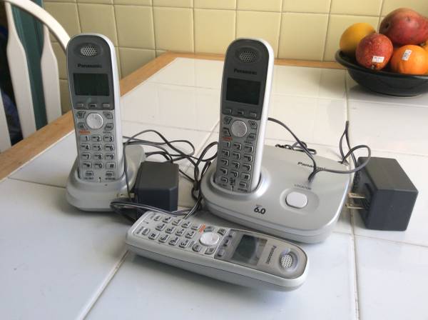 Panasonic KX-TG6311S DECT 6 phone system with 3 phones 1