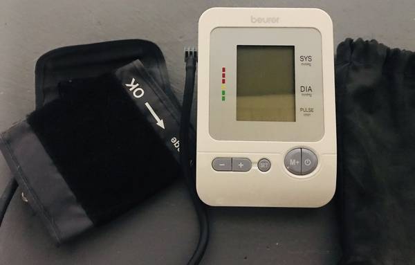 Automatic Blood Pressure Monitor With Bag 1