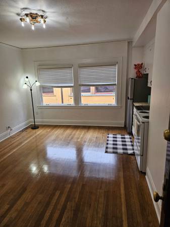 $1,099 / 354ft2 - BRIGHT AND COZY TOP-FLOOR APT. SETTLE IN FOR FALL! (PORTLAND)63956499514115121