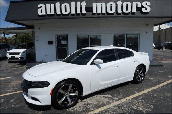 2017 Dodge Charger SXT 1