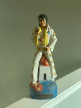 Hawaii Elvis decanter music box 1