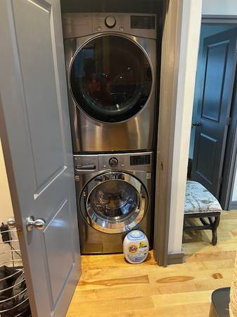 $1,300 / 3br - 1136ft2 - Una habitación disponible en apartamento de tres dormitorios (Roxbury)63655220215683120