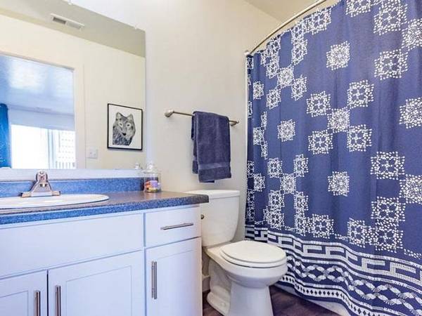 $1,361 / 2br - 877ft2 - Amplios planos de planta abierta, lavadora/secadora, mascotas bienvenidas, estilo moderno (Salt Lake City)63674209026177123