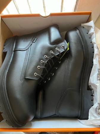 Timberlamd  size 12m 1