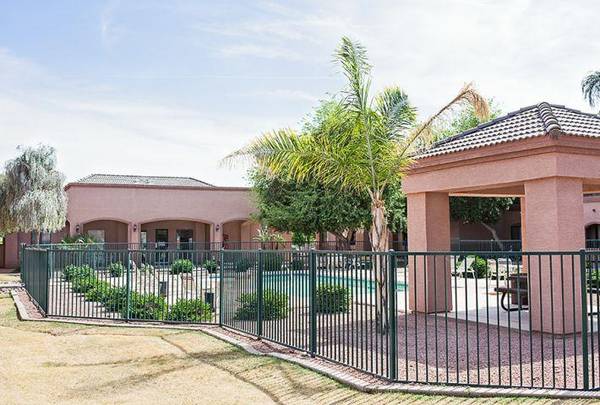 $1,160 / 2br - 880ft2 - Extra Storage, Basketball Court, Fully Equipped Kitchens (Surprise)64024990261633124