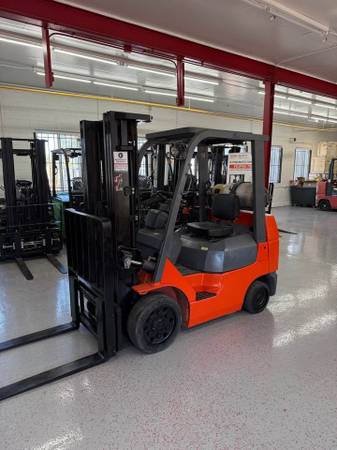 Forklift Toyota 7fgu25 cushion 1