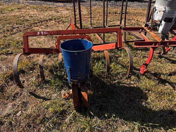 1 ROW PLANTER with CULTIVATOR 1