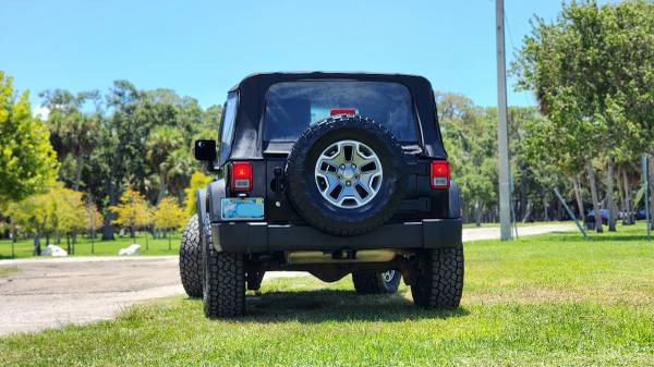 2010 Jeep Wrangler JK Islander Edition - $8,995 (St Petersburg)63443482583171122