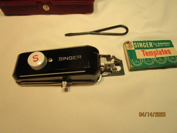Vintage Singer Buttonholer 1