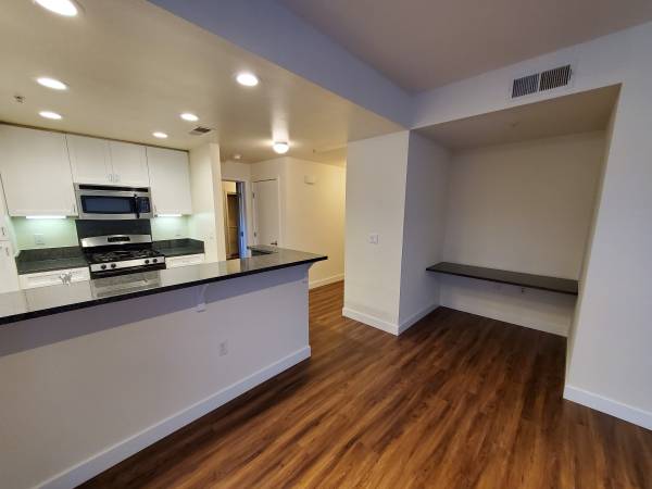 $5,611 / 3br - 1643ft2 - Casa de 3 dormitorios y 2 baños en un barrio amigable con mascotas con piscina (santa clara)63880131932673124