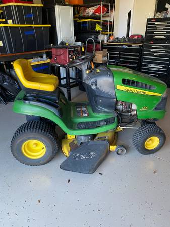 John Deere 125 Automatic Riding Lawn Mower 1