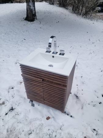 Curb Alert! Free bathroom vanity! 1