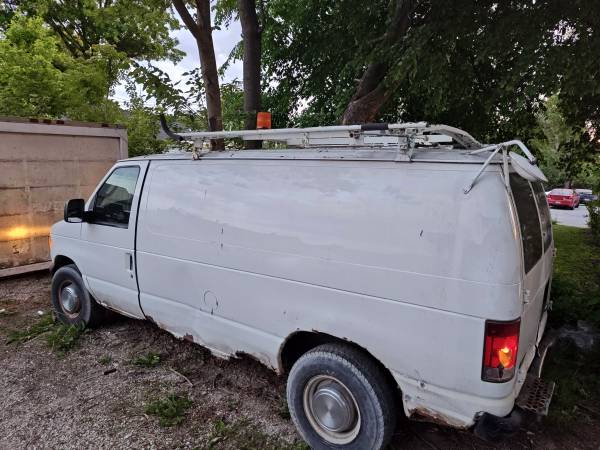 2005 Ford E250 - Photo 5