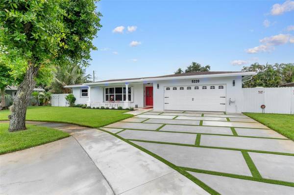 $725,000 / 1710ft2 - 🌹🏠Amazing Opportunity! 4/2 Single Family Home 2 car garage & pool!64002015600769120