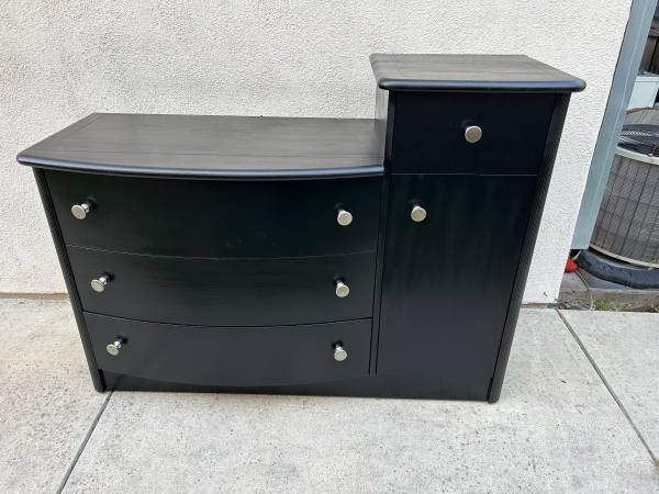 BEAUTIFUL WELL BUILT CHANGING DRESSER CAN DELIVER LOCAL IF NEEDED 1