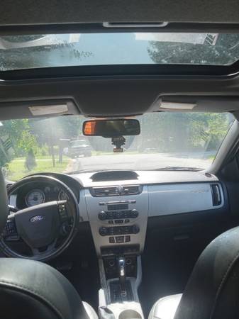2012 ford focus todo cuero techo solar 4cil 180k - $2,499 (Stone mountain)63620620933379124