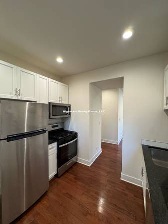 $2,100 / 2br - 🍃🌊🥗Breezes & Brick 2BD✨In-Unit Laundry • Central Air🍃🌊🥗 (Chicago)63959876260739121