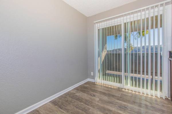 $2,430 / 2br - 812ft2 - 2/bd 1/ba, Cable Ready, Situated in Oceanside! (3760 North Way, Oceanside, CA)64037219245186124