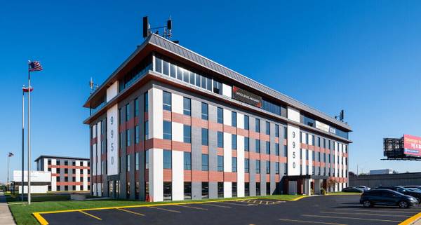 $2,200 / 1281ft2 - NEWLY RENOVATED 1281 SF SPACE WITH 4 PRV OFFICES BY O'HARE! MUST SEE! (SCHILLER PARK, FRANKLIN PARK, ROSEMONT, NORRIDGE)63918414772483120