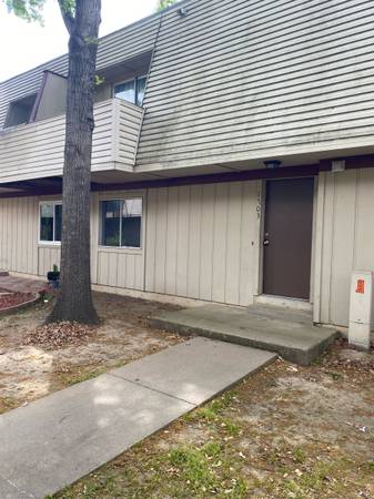 1BR 1 1/2 BTH Condo Townhouse 1