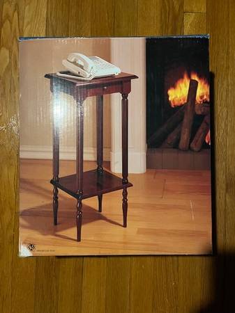 MULTI USE TABLE/PLANT STAND 1