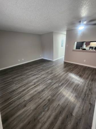 $969 / 1br - 650ft2 - 1 bedroom 1 bathroom (all flooring all bills included) $969 a month (Corpus Christi)64036534263811121