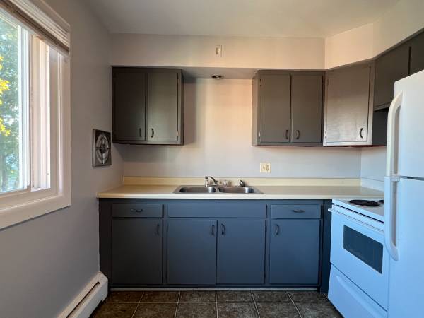 $950 / 2br - 900ft2 - Spacious 2BR First Floor Heat Hot Water Included (Binghamton)64035577379585120