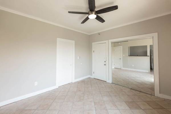 $1,195 Studio, In Los Angeles, Street Parking (257 South Kenmore Avenue, Los Angeles, CA)63857622953473122