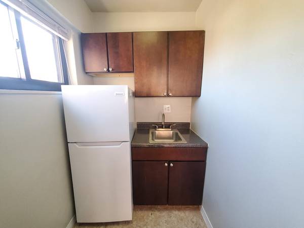 $1,950 / 375ft2 - Corner Studio w/ Lg Window* ALL UTILITIES INCLUDED*Pet Friendly (Dupont Circle)63779464277507124