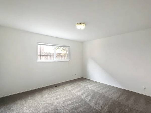 $1,000 / 1br - 600ft2 - __Stylish studio apartment near Stanford University__ (Palo Alto, CA)63994100319490123